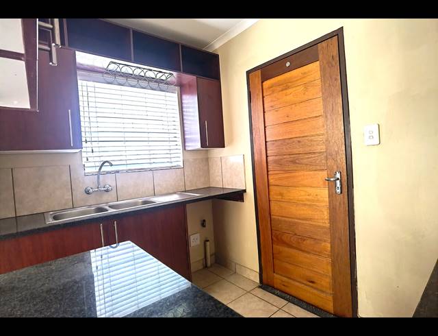 3 BEDROOM FREESTANDING FOR SALE IN KOSMOSDAL